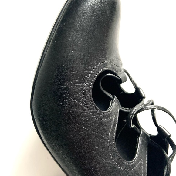 Black leather pumps with leather laces - Picture 4 of 5